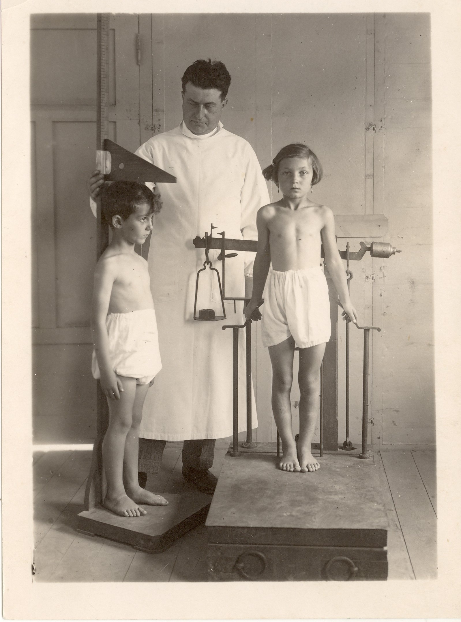 Medicina scolastica, dottor Bonani (Biblioteca comunale di Casalecchio di Reno)