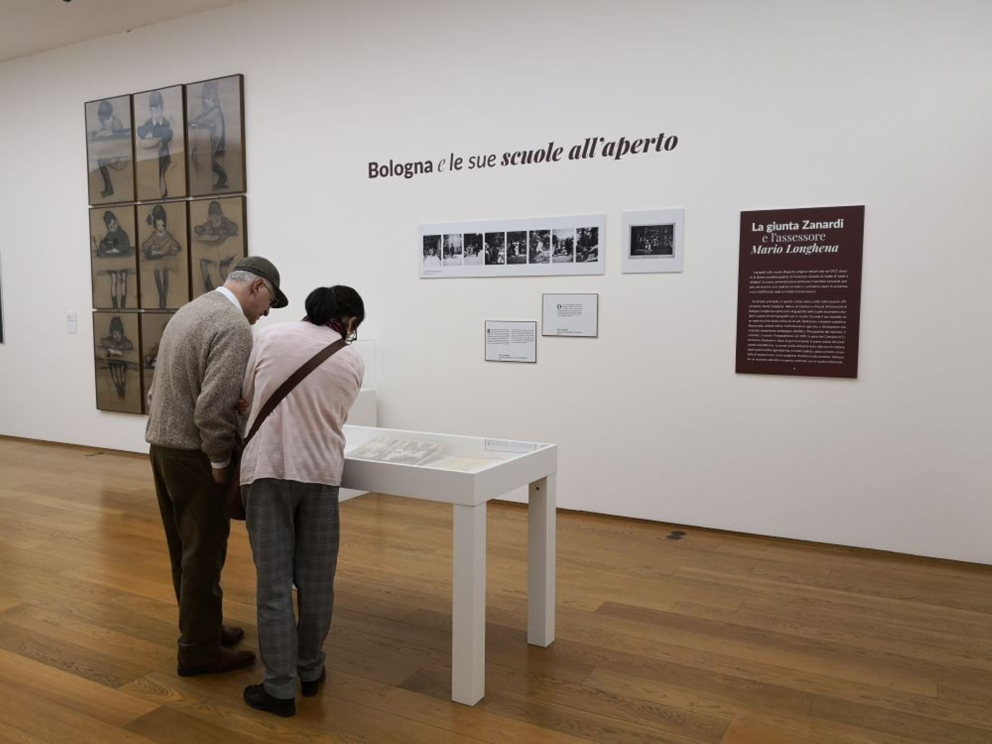 Sala del percorso espositivo sulle scuole all'aperto durante la giunta socialista di Francesco Zanardi