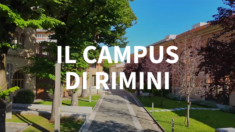 Cortile alberti visto dall'alto con la scritta Campus di Rimini